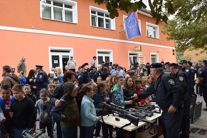 Slika /PU_BP/Dan policije-Oriovac19.9.2019/Dan.pol.19.9.2019.1.JPG